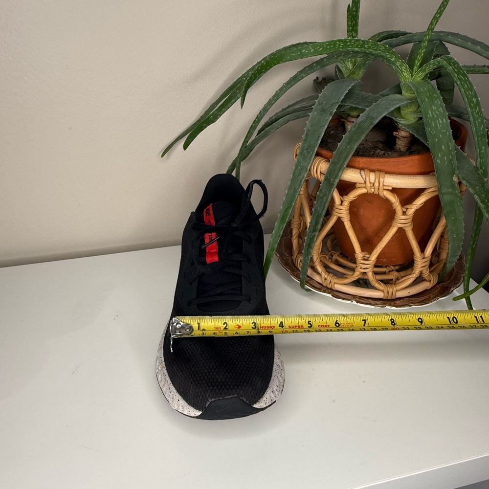 Nike Revolution 5 Running Shoes Men’s Size 12 Black Red Speckled Sole BQ3204-003 - Picture 11 of 12